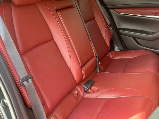 ＭＡＺＤＡ３ファストバック Ｘバーガンディ　セレクション　禁煙　ＢＯＳＥ　赤革　メモリ付きパワーシート　３６０度カメラ　純正ナビ　純正１８インチＡＷ　レーダークルーズ　ＨＵＤ　ＢＳＭ　ＥＴＣ　ＨＤＭＩ接続　フルセグ　シートヒーター　ハンドルヒーター　車検整備（12枚目）