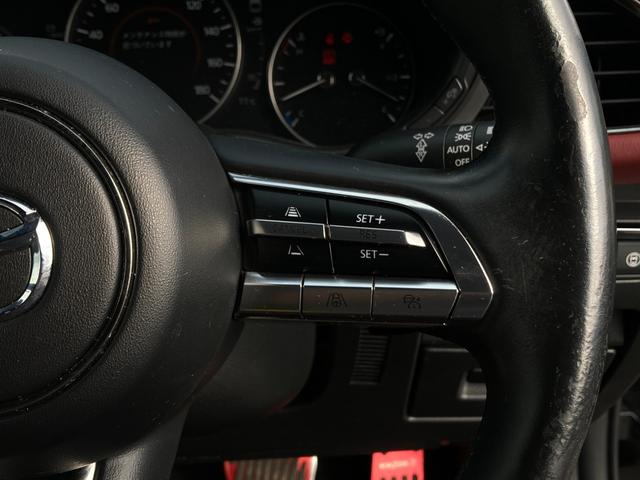 ＭＡＺＤＡ３ファストバック Ｘバーガンディ　セレクション　禁煙　ＢＯＳＥ　赤革　メモリ付きパワーシート　３６０度カメラ　純正ナビ　純正１８インチＡＷ　レーダークルーズ　ＨＵＤ　ＢＳＭ　ＥＴＣ　ＨＤＭＩ接続　フルセグ　シートヒーター　ハンドルヒーター　車検整備（16枚目）