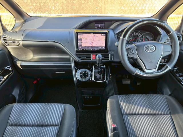 ヴォクシー ＺＳ　アルパイン９型ナビ　１２．８型フリップダウン　モデリスタエアロ　バックカメラ　両側電動スライド　レーンキープ　ＨＤＭＩ　クルーズコントロール　衝突軽減ブレーキ　ドライブレコーダー前後　ＥＴＣ　禁煙（5枚目）