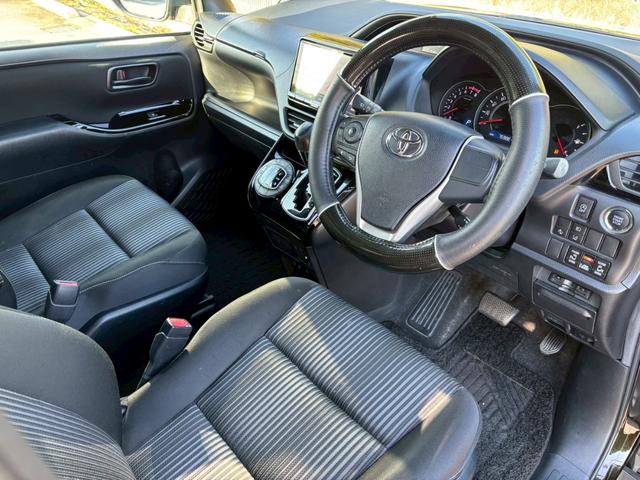 ヴォクシー ＺＳ　アルパイン９型ナビ　１２．８型フリップダウン　モデリスタエアロ　バックカメラ　両側電動スライド　レーンキープ　ＨＤＭＩ　クルーズコントロール　衝突軽減ブレーキ　ドライブレコーダー前後　ＥＴＣ　禁煙（9枚目）