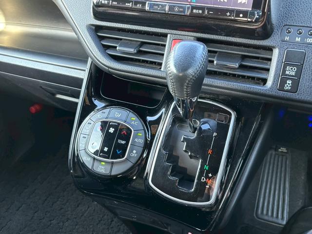 ヴォクシー ＺＳ　アルパイン９型ナビ　１２．８型フリップダウン　モデリスタエアロ　バックカメラ　両側電動スライド　レーンキープ　ＨＤＭＩ　クルーズコントロール　衝突軽減ブレーキ　ドライブレコーダー前後　ＥＴＣ　禁煙（14枚目）