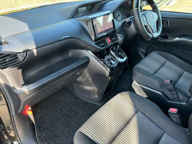 ヴォクシー ＺＳ　アルパイン９型ナビ　１２．８型フリップダウン　モデリスタエアロ　バックカメラ　両側電動スライド　レーンキープ　ＨＤＭＩ　クルーズコントロール　衝突軽減ブレーキ　ドライブレコーダー前後　ＥＴＣ　禁煙（27枚目）