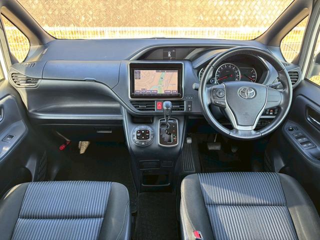 ヴォクシー ＺＳ　煌　禁煙　純正９インチナビ　バックカメラ　両側パワスラ　ドライブレコーダー　フルセグＴＶ　Ｂｌｕｅｔｏｏｔｈ　純正１６インチＡＷ　ＥＴＣ　ＬＥＤヘッドライト　オートライト　アイドリングストップ　車検整備付（5枚目）