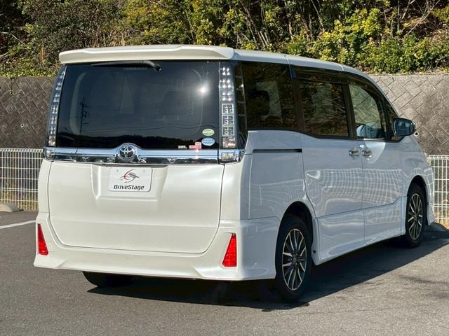 ヴォクシー ＺＳ　煌　禁煙　純正９インチナビ　バックカメラ　両側パワスラ　ドライブレコーダー　フルセグＴＶ　Ｂｌｕｅｔｏｏｔｈ　純正１６インチＡＷ　ＥＴＣ　ＬＥＤヘッドライト　オートライト　アイドリングストップ　車検整備付（8枚目）