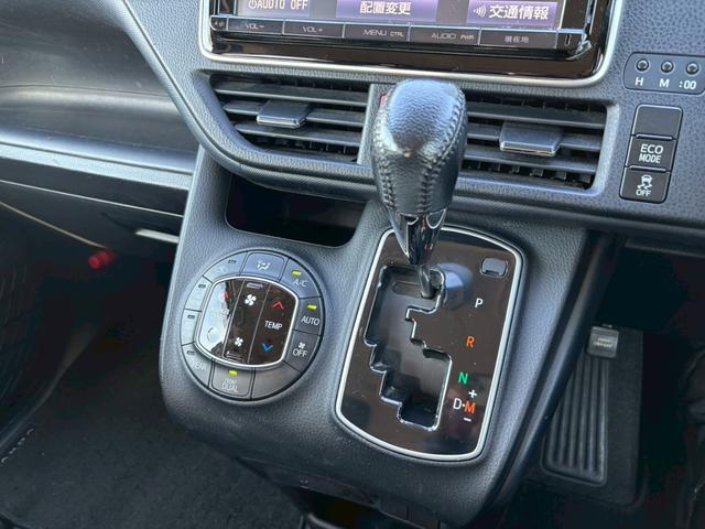 ヴォクシー ＺＳ　煌　禁煙　純正９インチナビ　バックカメラ　両側パワスラ　ドライブレコーダー　フルセグＴＶ　Ｂｌｕｅｔｏｏｔｈ　純正１６インチＡＷ　ＥＴＣ　ＬＥＤヘッドライト　オートライト　アイドリングストップ　車検整備付（14枚目）