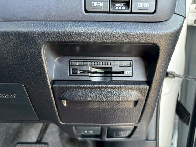 ヴォクシー ＺＳ　煌　禁煙　純正９インチナビ　バックカメラ　両側パワスラ　ドライブレコーダー　フルセグＴＶ　Ｂｌｕｅｔｏｏｔｈ　純正１６インチＡＷ　ＥＴＣ　ＬＥＤヘッドライト　オートライト　アイドリングストップ　車検整備付（16枚目）