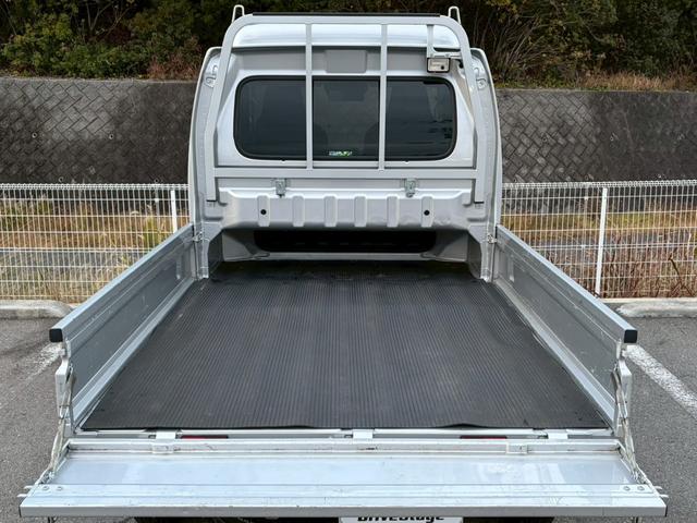 スーパーキャリイ Ｘ　４ＷＤ　三方開　禁煙車　社外メモリーナビ　バックカメラ　衝突軽減ブレーキ　レーンキープ　ＨＩＤヘッドライト　キーレスエントリー　ＥＴＣ　フルセグＴＶ　Ｂｌｕｅｔｏｏｔｈ　オートハイビーム　点検整備付（8枚目）