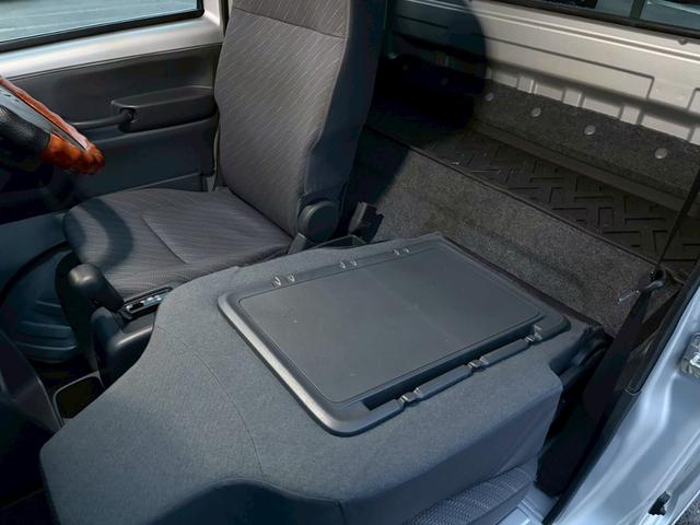 スーパーキャリイ Ｘ　４ＷＤ　三方開　禁煙車　社外メモリーナビ　バックカメラ　衝突軽減ブレーキ　レーンキープ　ＨＩＤヘッドライト　キーレスエントリー　ＥＴＣ　フルセグＴＶ　Ｂｌｕｅｔｏｏｔｈ　オートハイビーム　点検整備付（19枚目）