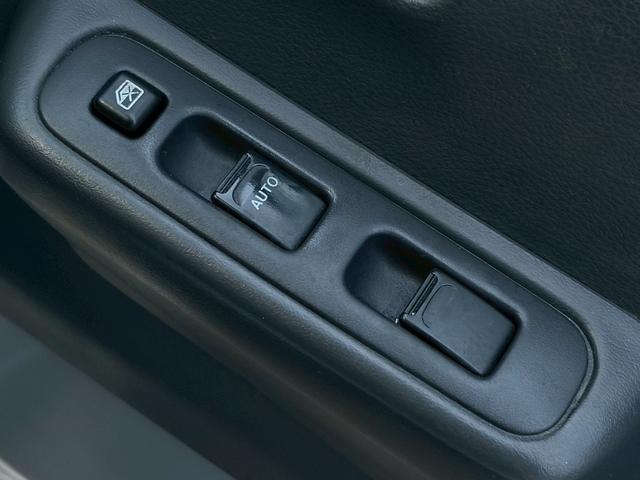 スーパーキャリイ Ｘ　４ＷＤ　三方開　禁煙車　社外メモリーナビ　バックカメラ　衝突軽減ブレーキ　レーンキープ　ＨＩＤヘッドライト　キーレスエントリー　ＥＴＣ　フルセグＴＶ　Ｂｌｕｅｔｏｏｔｈ　オートハイビーム　点検整備付（28枚目）