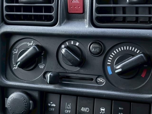 スーパーキャリイ Ｘ　４ＷＤ　三方開　禁煙車　社外メモリーナビ　バックカメラ　衝突軽減ブレーキ　レーンキープ　ＨＩＤヘッドライト　キーレスエントリー　ＥＴＣ　フルセグＴＶ　Ｂｌｕｅｔｏｏｔｈ　オートハイビーム　点検整備付（30枚目）