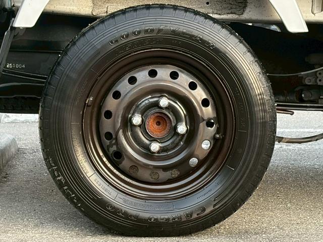 スーパーキャリイ Ｘ　４ＷＤ　三方開　禁煙車　社外メモリーナビ　バックカメラ　衝突軽減ブレーキ　レーンキープ　ＨＩＤヘッドライト　キーレスエントリー　ＥＴＣ　フルセグＴＶ　Ｂｌｕｅｔｏｏｔｈ　オートハイビーム　点検整備付（41枚目）