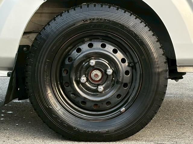 スーパーキャリイ Ｘ　４ＷＤ　三方開　禁煙車　社外メモリーナビ　バックカメラ　衝突軽減ブレーキ　レーンキープ　ＨＩＤヘッドライト　キーレスエントリー　ＥＴＣ　フルセグＴＶ　Ｂｌｕｅｔｏｏｔｈ　オートハイビーム　点検整備付（42枚目）