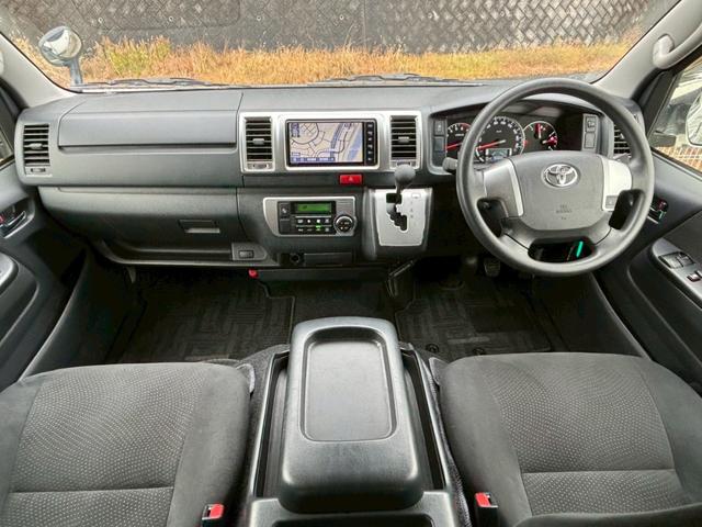 レジアスエースバン ロングスーパーＧＬ　禁煙　５型　純正ナビ　バックカメラ　後席クーラー、ヒーター　両側スライド　ドライブレコーダー　フルセグＴＶ　衝突軽減ブレーキ　レーンキープ　オートハイビーム　Ｂｌｕｅｔｏｏｔｈ　ＥＴＣ　車検整備付（6枚目）