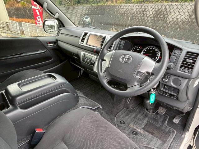 レジアスエースバン ロングスーパーＧＬ　禁煙　５型　純正ナビ　バックカメラ　後席クーラー、ヒーター　両側スライド　ドライブレコーダー　フルセグＴＶ　衝突軽減ブレーキ　レーンキープ　オートハイビーム　Ｂｌｕｅｔｏｏｔｈ　ＥＴＣ　車検整備付（10枚目）