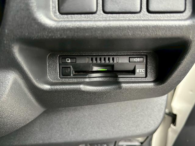 レジアスエースバン ロングスーパーＧＬ　禁煙　５型　純正ナビ　バックカメラ　後席クーラー、ヒーター　両側スライド　ドライブレコーダー　フルセグＴＶ　衝突軽減ブレーキ　レーンキープ　オートハイビーム　Ｂｌｕｅｔｏｏｔｈ　ＥＴＣ　車検整備付（17枚目）