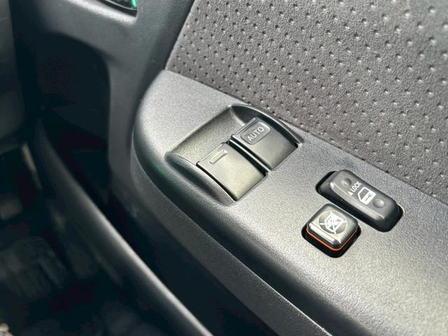 レジアスエースバン ロングスーパーＧＬ　禁煙　５型　純正ナビ　バックカメラ　後席クーラー、ヒーター　両側スライド　ドライブレコーダー　フルセグＴＶ　衝突軽減ブレーキ　レーンキープ　オートハイビーム　Ｂｌｕｅｔｏｏｔｈ　ＥＴＣ　車検整備付（18枚目）