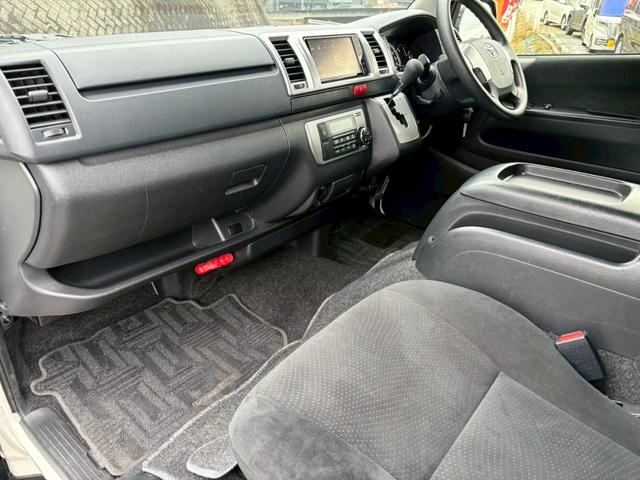 レジアスエースバン ロングスーパーＧＬ　禁煙　５型　純正ナビ　バックカメラ　後席クーラー、ヒーター　両側スライド　ドライブレコーダー　フルセグＴＶ　衝突軽減ブレーキ　レーンキープ　オートハイビーム　Ｂｌｕｅｔｏｏｔｈ　ＥＴＣ　車検整備付（24枚目）