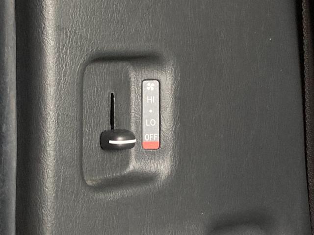 ハイエースバン ＤＸ　ＧＬパッケージ　ワンオーナー　禁煙　ストラーダ９インチナビ　ＡＣ１００Ｖ　リアヒーター　リアクーラー　バックカメラ　フルセグ　ＥＴＣ　Ｂｌｕｅｔｏｏｔｈ接続　ＣＤ／ＤＶＤ再生　キーレス　電格ミラー　ディーゼルターボ（6枚目）