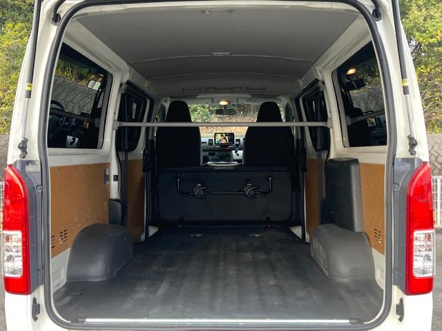 ハイエースバン ＤＸ　ＧＬパッケージ　ワンオーナー　禁煙　ストラーダ９インチナビ　ＡＣ１００Ｖ　リアヒーター　リアクーラー　バックカメラ　フルセグ　ＥＴＣ　Ｂｌｕｅｔｏｏｔｈ接続　ＣＤ／ＤＶＤ再生　キーレス　電格ミラー　ディーゼルターボ（18枚目）