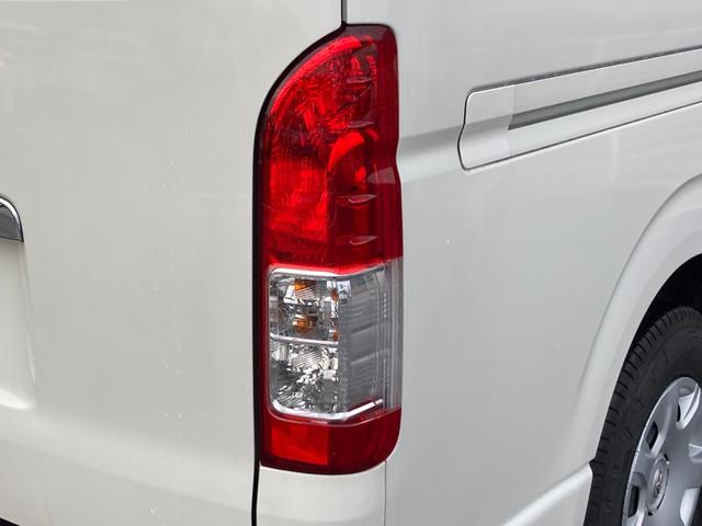 ハイエースバン ＤＸ　ＧＬパッケージ　ワンオーナー　禁煙　ストラーダ９インチナビ　ＡＣ１００Ｖ　リアヒーター　リアクーラー　バックカメラ　フルセグ　ＥＴＣ　Ｂｌｕｅｔｏｏｔｈ接続　ＣＤ／ＤＶＤ再生　キーレス　電格ミラー　ディーゼルターボ（32枚目）