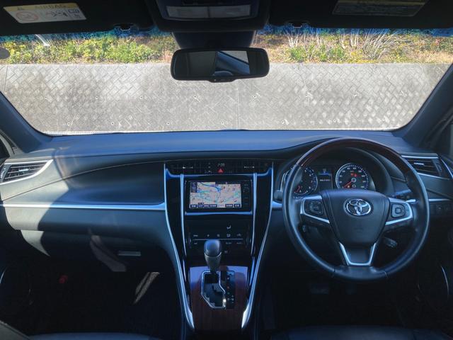 ハリアー プレミアム　禁煙車　純正ナビ　フロント・バックカメラ　ハーフレザーシート　パワーシート　レーダークルーズコントロール　衝突軽減ブレーキ　レーンキープ　パワーバックドア　ＬＥＤヘッドライト　純正１８インチアルミ（5枚目）