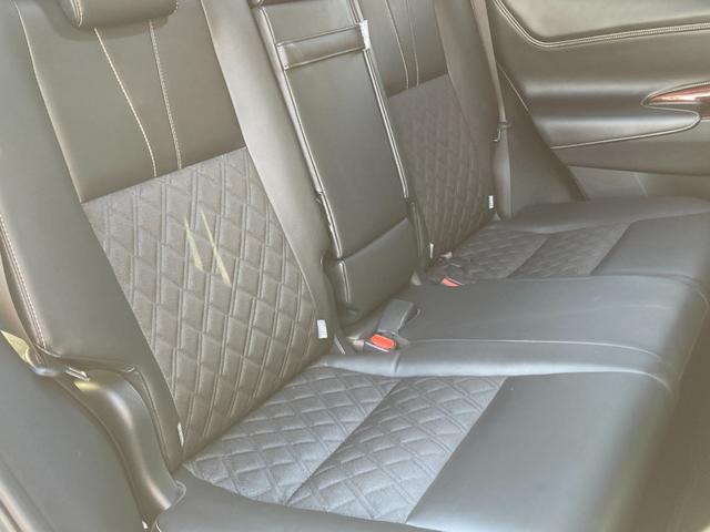 ハリアー プレミアム　禁煙車　純正ナビ　フロント・バックカメラ　ハーフレザーシート　パワーシート　レーダークルーズコントロール　衝突軽減ブレーキ　レーンキープ　パワーバックドア　ＬＥＤヘッドライト　純正１８インチアルミ（12枚目）