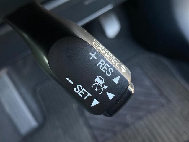 ハリアー プレミアム　禁煙車　純正ナビ　フロント・バックカメラ　ハーフレザーシート　パワーシート　レーダークルーズコントロール　衝突軽減ブレーキ　レーンキープ　パワーバックドア　ＬＥＤヘッドライト　純正１８インチアルミ（21枚目）