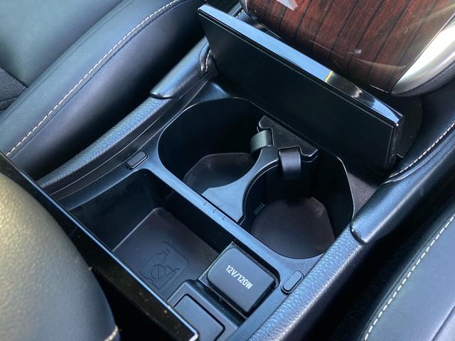 ハリアー プレミアム　禁煙車　純正ナビ　フロント・バックカメラ　ハーフレザーシート　パワーシート　レーダークルーズコントロール　衝突軽減ブレーキ　レーンキープ　パワーバックドア　ＬＥＤヘッドライト　純正１８インチアルミ（30枚目）