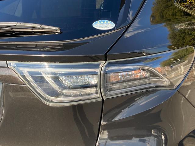 ハリアー プレミアム　禁煙車　純正ナビ　フロント・バックカメラ　ハーフレザーシート　パワーシート　レーダークルーズコントロール　衝突軽減ブレーキ　レーンキープ　パワーバックドア　ＬＥＤヘッドライト　純正１８インチアルミ（36枚目）