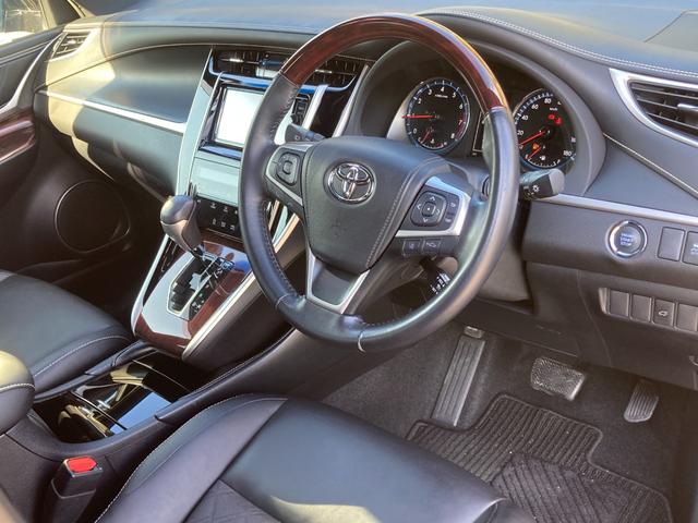 ハリアー プレミアム　禁煙車　純正ナビ　フロント・バックカメラ　ハーフレザーシート　パワーシート　レーダークルーズコントロール　衝突軽減ブレーキ　レーンキープ　パワーバックドア　ＬＥＤヘッドライト　純正１８インチアルミ（45枚目）