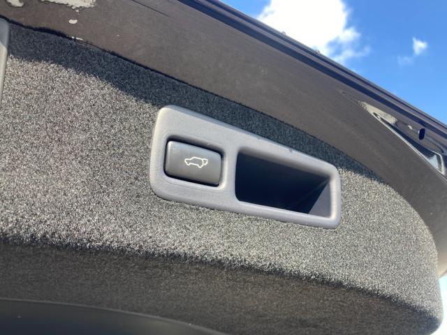 ハリアー プレミアム　禁煙車　純正ナビ　フロント・バックカメラ　ハーフレザーシート　パワーシート　レーダークルーズコントロール　衝突軽減ブレーキ　レーンキープ　パワーバックドア　ＬＥＤヘッドライト　純正１８インチアルミ（51枚目）