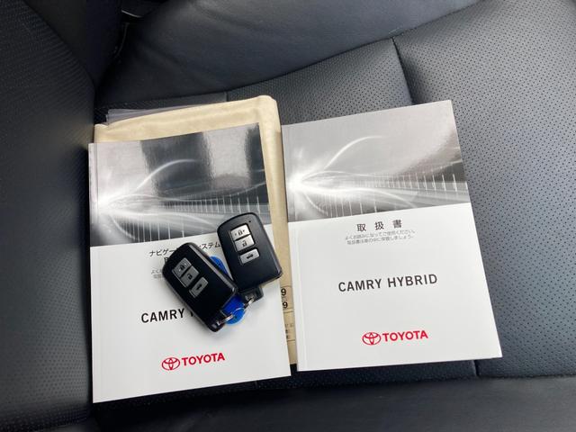 カムリ ハイブリッド　レザーパッケージ　禁煙　モデリスタエアロ　黒革　純正１７インチＡＷ　純正ナビ　前席シートヒーター　クルーズコントロール　バックカメラ　ＨＩＤヘッドライト　フルセグ　プッシュスタート　ＥＴＣ　Ｂｌｕｅｔｏｏｔｈ接続（5枚目）