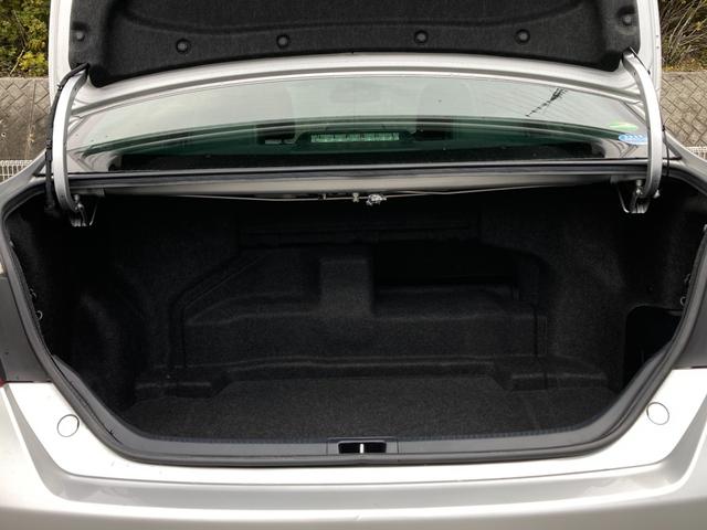 カムリ ハイブリッド　レザーパッケージ　禁煙　モデリスタエアロ　黒革　純正１７インチＡＷ　純正ナビ　前席シートヒーター　クルーズコントロール　バックカメラ　ＨＩＤヘッドライト　フルセグ　プッシュスタート　ＥＴＣ　Ｂｌｕｅｔｏｏｔｈ接続（12枚目）