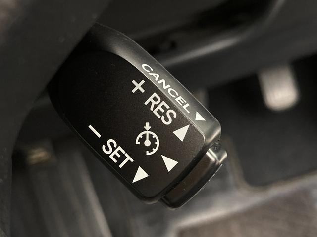 カムリ ハイブリッド　レザーパッケージ　禁煙　モデリスタエアロ　黒革　純正１７インチＡＷ　純正ナビ　前席シートヒーター　クルーズコントロール　バックカメラ　ＨＩＤヘッドライト　フルセグ　プッシュスタート　ＥＴＣ　Ｂｌｕｅｔｏｏｔｈ接続（20枚目）