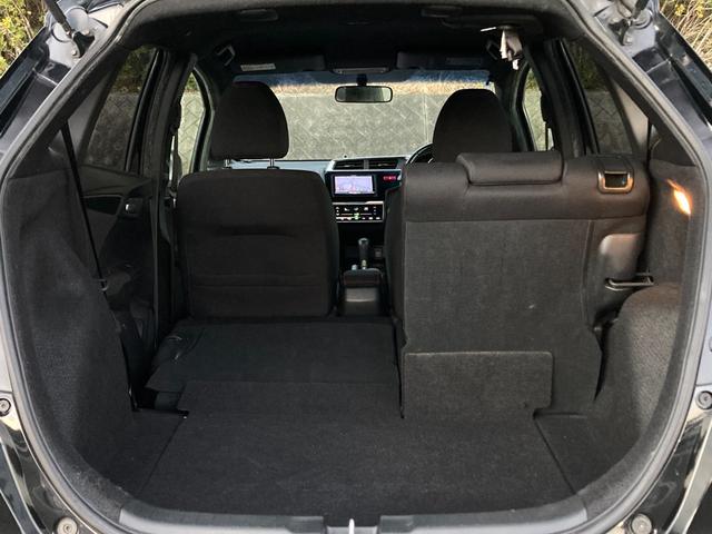 フィット ＲＳ　禁煙車　社外メモリーナビ　バックカメラ　インテリキー　クルーズコントロール　ＬＥＤヘッドライト　パドルシフト　オートライト　フルセグＴＶ　Ｂｌｕｅｔｏｏｔｈ　純正１６インチアルミ　電格ミラー　ＥＴＣ（12枚目）