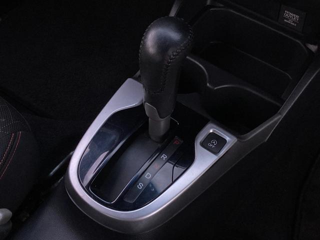 フィット ＲＳ　禁煙車　社外メモリーナビ　バックカメラ　インテリキー　クルーズコントロール　ＬＥＤヘッドライト　パドルシフト　オートライト　フルセグＴＶ　Ｂｌｕｅｔｏｏｔｈ　純正１６インチアルミ　電格ミラー　ＥＴＣ（23枚目）