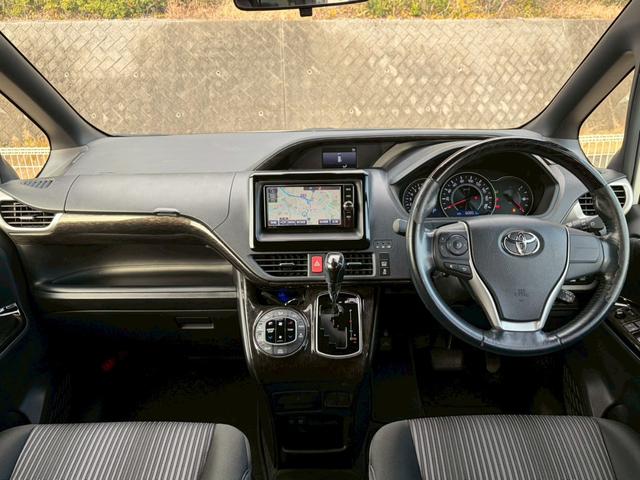 ノア Ｓｉ　モデリスタエアロ　禁煙　純正ナビ　バックカメラ　インテリキー　両側パワースライド　衝突軽減ブレーキ　レーンキープ　クルーズコントロール　ＬＥＤヘッドライト　ＵＳＢポート　ＥＴＣ　純正１６ＡＷ　８人乗り（6枚目）