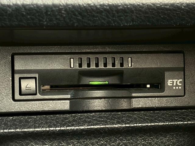 ノア Ｓｉ　モデリスタエアロ　禁煙　純正ナビ　バックカメラ　インテリキー　両側パワースライド　衝突軽減ブレーキ　レーンキープ　クルーズコントロール　ＬＥＤヘッドライト　ＵＳＢポート　ＥＴＣ　純正１６ＡＷ　８人乗り（12枚目）