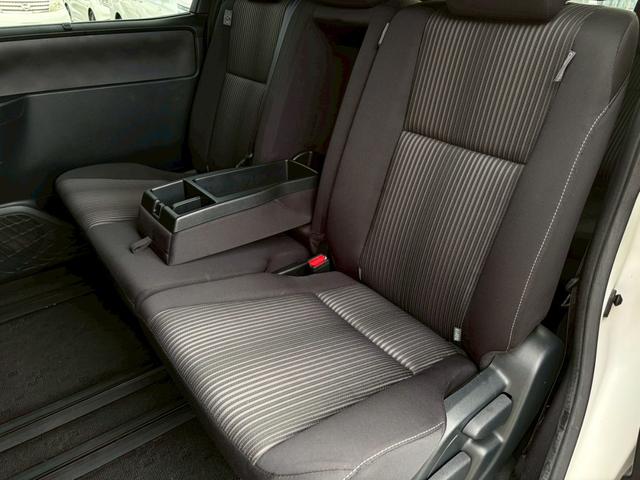 ノア Ｓｉ　モデリスタエアロ　禁煙　純正ナビ　バックカメラ　インテリキー　両側パワースライド　衝突軽減ブレーキ　レーンキープ　クルーズコントロール　ＬＥＤヘッドライト　ＵＳＢポート　ＥＴＣ　純正１６ＡＷ　８人乗り（15枚目）