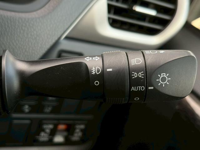 ノア Ｓｉ　モデリスタエアロ　禁煙　純正ナビ　バックカメラ　インテリキー　両側パワースライド　衝突軽減ブレーキ　レーンキープ　クルーズコントロール　ＬＥＤヘッドライト　ＵＳＢポート　ＥＴＣ　純正１６ＡＷ　８人乗り（27枚目）