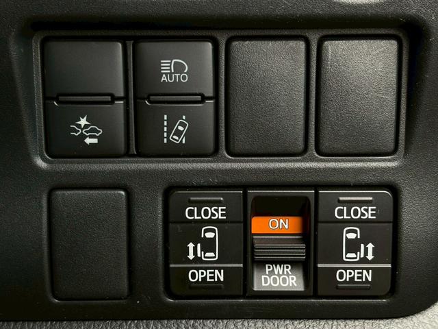 ノア Ｓｉ　モデリスタエアロ　禁煙　純正ナビ　バックカメラ　インテリキー　両側パワースライド　衝突軽減ブレーキ　レーンキープ　クルーズコントロール　ＬＥＤヘッドライト　ＵＳＢポート　ＥＴＣ　純正１６ＡＷ　８人乗り（30枚目）