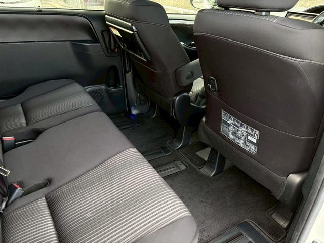 ノア Ｓｉ　モデリスタエアロ　禁煙　純正ナビ　バックカメラ　インテリキー　両側パワースライド　衝突軽減ブレーキ　レーンキープ　クルーズコントロール　ＬＥＤヘッドライト　ＵＳＢポート　ＥＴＣ　純正１６ＡＷ　８人乗り（40枚目）