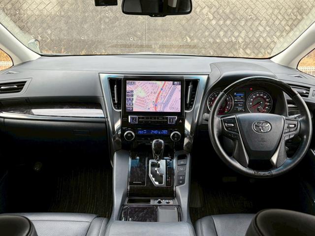 アルファード ２．５Ｓ　Ｃパッケージ　１オーナー　禁煙　社外１１型ナビ　フリップダウンモニター　ドラレコ　黒革　バックカメラ　パワーシート　前席シート冷暖　ステアリングヒーター　レーダークルーズ　パワーバックドア　純正１８ＡＷ　車検整備付（6枚目）