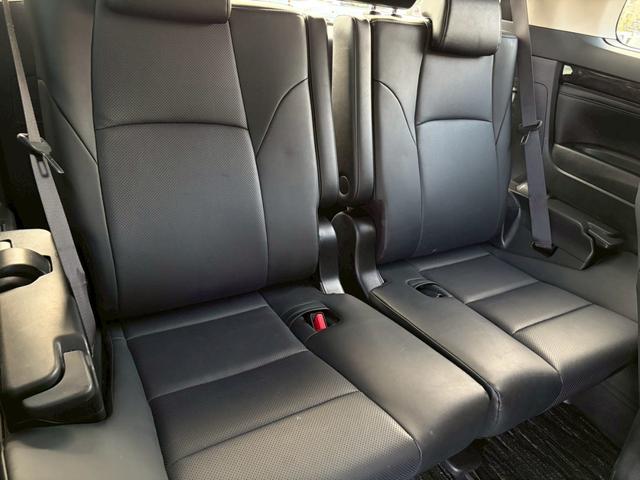 アルファード ２．５Ｓ　Ｃパッケージ　１オーナー　禁煙　社外１１型ナビ　フリップダウンモニター　ドラレコ　黒革　バックカメラ　パワーシート　前席シート冷暖　ステアリングヒーター　レーダークルーズ　パワーバックドア　純正１８ＡＷ　車検整備付（17枚目）