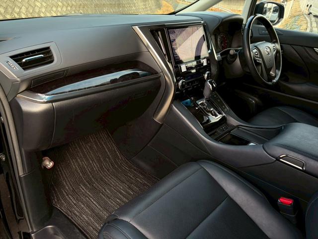 アルファード ２．５Ｓ　Ｃパッケージ　１オーナー　禁煙　社外１１型ナビ　フリップダウンモニター　ドラレコ　黒革　バックカメラ　パワーシート　前席シート冷暖　ステアリングヒーター　レーダークルーズ　パワーバックドア　純正１８ＡＷ　車検整備付（41枚目）