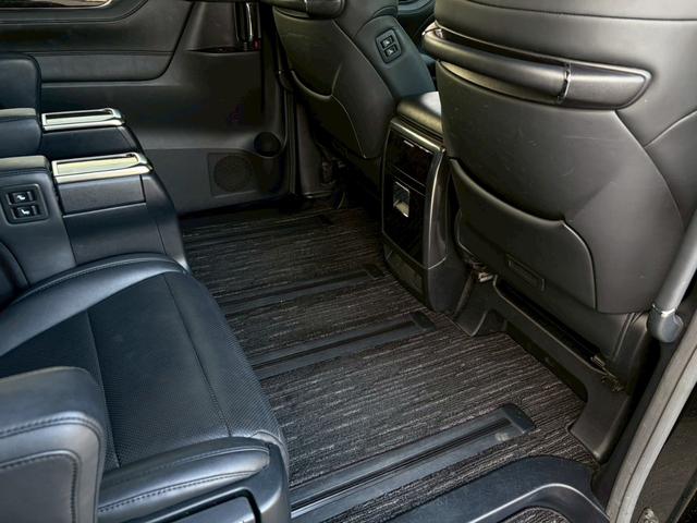 アルファード ２．５Ｓ　Ｃパッケージ　１オーナー　禁煙　社外１１型ナビ　フリップダウンモニター　ドラレコ　黒革　バックカメラ　パワーシート　前席シート冷暖　ステアリングヒーター　レーダークルーズ　パワーバックドア　純正１８ＡＷ　車検整備付（44枚目）