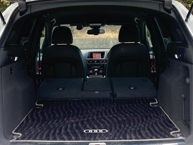 ＳＱ５ ベースグレード　ユーザー買取　アシスタンスＰＫＧ　黒／赤ナッパレザー　純正２１インチＡＷ　Ｂａｎｇ＆Ｏｌｕｆｓｅｎ　ＡＣＣ　メモリ付パワーシート　純正ナビ　バックカメラ　ドラレコ　パワーバックドア　ＢＳＭ　禁煙（13枚目）