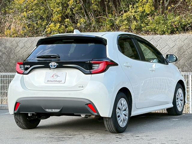 ヤリス ハイブリッドＺ　走行距離９０００キロ！　禁煙車　純正ナビ　全周囲モニター　ドラレコ　レーダークルーズ　衝突軽減　ブラインドスポット　ＬＥＤヘッドライト　前後クリソナ　シートヒーター　ＵＳＢポート　ＥＴＣ　車検整備付（7枚目）