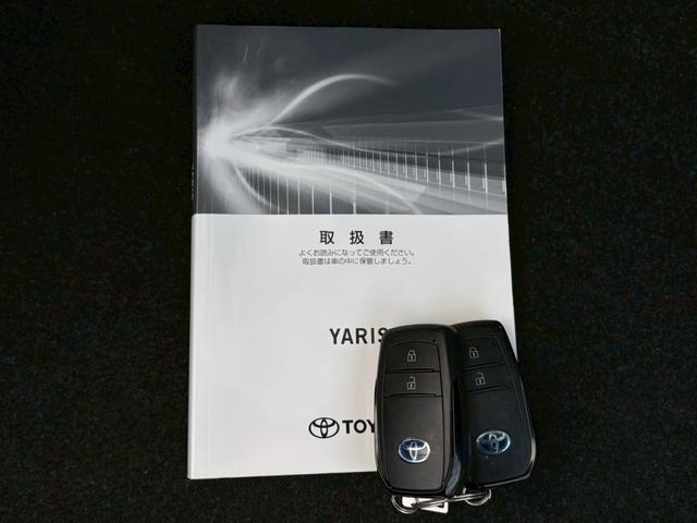 ヤリス ハイブリッドＺ　走行距離９０００キロ！　禁煙車　純正ナビ　全周囲モニター　ドラレコ　レーダークルーズ　衝突軽減　ブラインドスポット　ＬＥＤヘッドライト　前後クリソナ　シートヒーター　ＵＳＢポート　ＥＴＣ　車検整備付（8枚目）