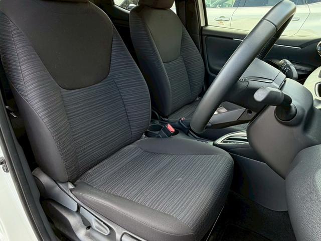 ヤリス ハイブリッドＺ　走行距離９０００キロ！　禁煙車　純正ナビ　全周囲モニター　ドラレコ　レーダークルーズ　衝突軽減　ブラインドスポット　ＬＥＤヘッドライト　前後クリソナ　シートヒーター　ＵＳＢポート　ＥＴＣ　車検整備付（17枚目）